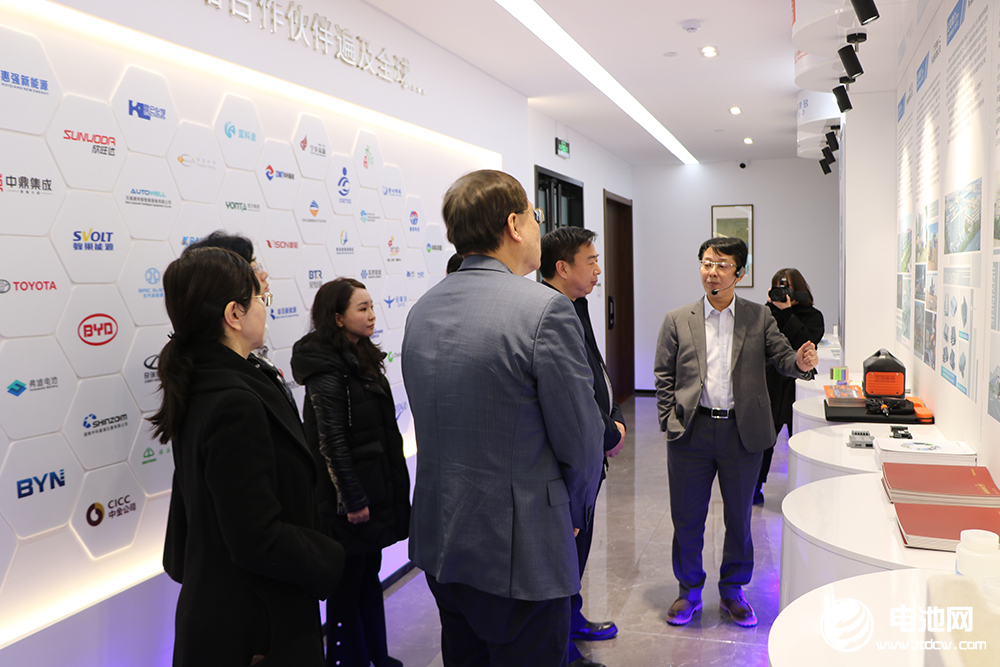 青岛市民营经济发展局一级调研员李中强一行到访海融网山东总部.png 青岛市民营经济发展局一级调研员李中强一行到访海融网山东总部.png