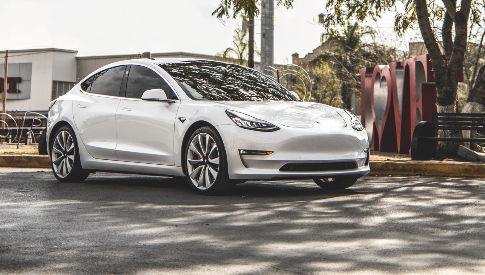 制裁阴影下,特斯拉等车企与俄罗斯供应商该何去何从?.jpg 制裁阴影下,特斯拉等车企与俄罗斯供应商该何去何从?.jpg