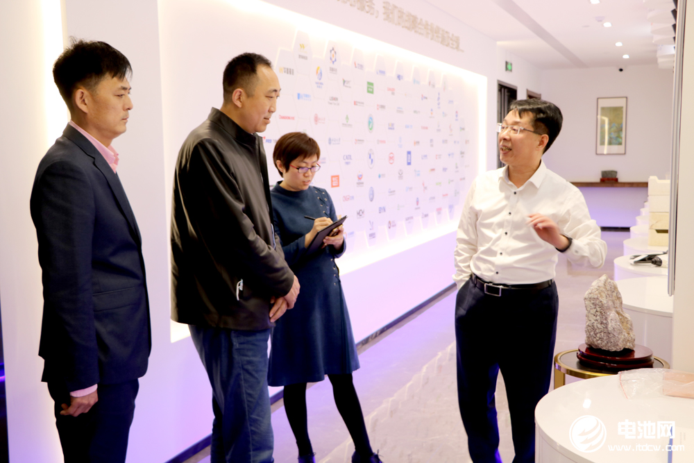 华晟智能董事长王俊石一行到访海融网山东总部 共话新能源智能制造.jpg 华晟智能董事长王俊石一行到访海融网山东总部 共话新能源智能制造.jpg