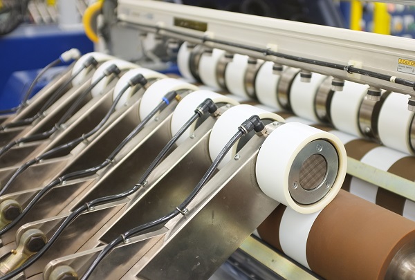 锂电隔膜龙头盈利大增!恩捷股份海外接大单忙扩产.jpg 锂电隔膜龙头盈利大增!恩捷股份海外接大单忙扩产.jpg