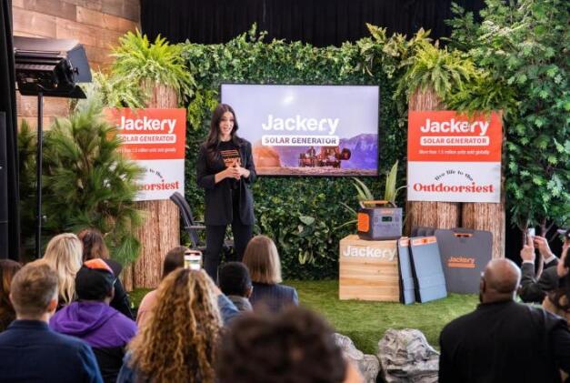 太阳能快充最快2.5小时充满 电小二光充户外电源2000Pro发布.jpg 太阳能快充最快2.5小时充满 电小二光充户外电源2000Pro发布.jpg