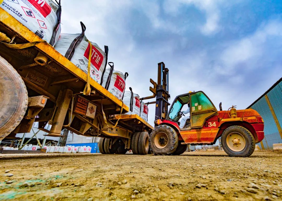 锂电铜箔加工费有望止跌!海亮股份首条铜箔生产线试产成功.jpg 锂电铜箔加工费有望止跌!海亮股份首条铜箔生产线试产成功.jpg