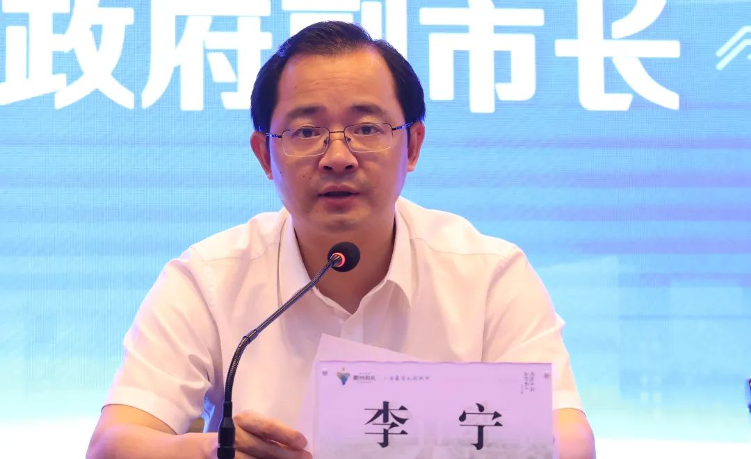 产教深度融合 校企协同育人——华友新材料学院揭牌成立.jpg 产教深度融合 校企协同育人——华友新材料学院揭牌成立.jpg