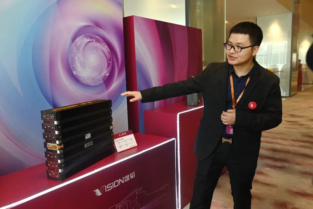 雄韬氢瑞凝心聚力 创新赋能氢取未来.jpg 雄韬氢瑞凝心聚力 创新赋能氢取未来.jpg