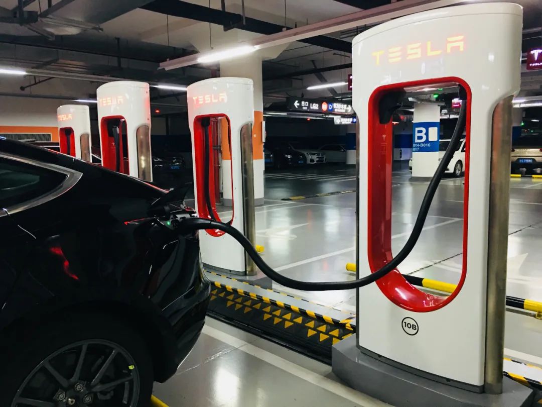 车企纷纷入局超冲站 当前不具备大规模推广.jpg 车企纷纷入局超冲站 当前不具备大规模推广.jpg