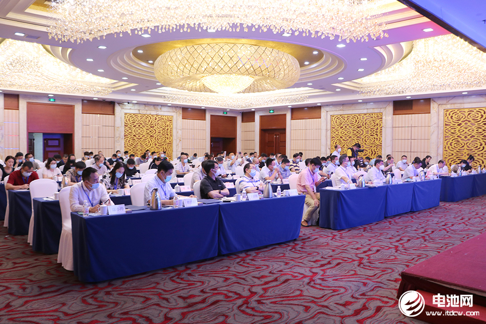 六氟磷酸锂新规划产能约92万吨 于清教:不必过于担忧产能过剩.jpg 六氟磷酸锂新规划产能约92万吨 于清教:不必过于担忧产能过剩.jpg