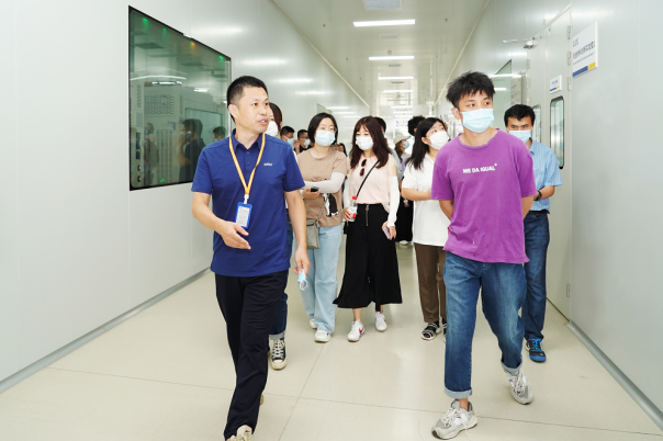 走进蜂巢创新中心 直击短刀针刺.png 走进蜂巢创新中心 直击短刀针刺.png