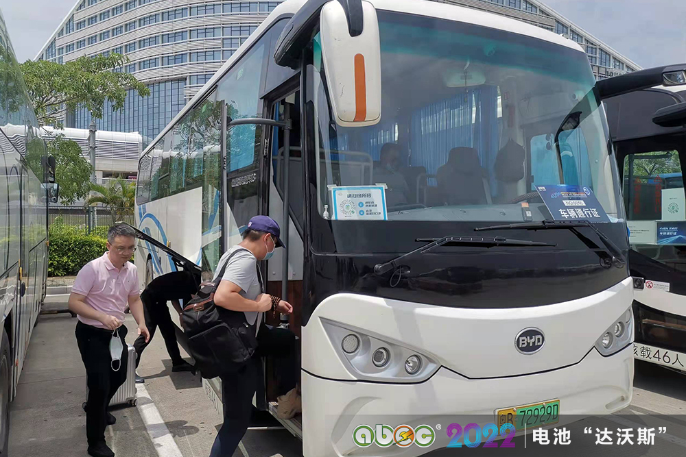 比亚迪/弗迪电池助力电池“达沃斯”论坛与会嘉宾绿色出行.jpg 比亚迪/弗迪电池助力电池“达沃斯”论坛与会嘉宾绿色出行.jpg