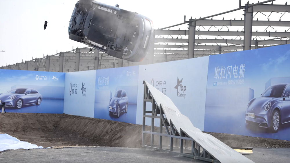 极限安全测试 见证蜂巢能源短刀电池高安全品质.png 极限安全测试 见证蜂巢能源短刀电池高安全品质.png