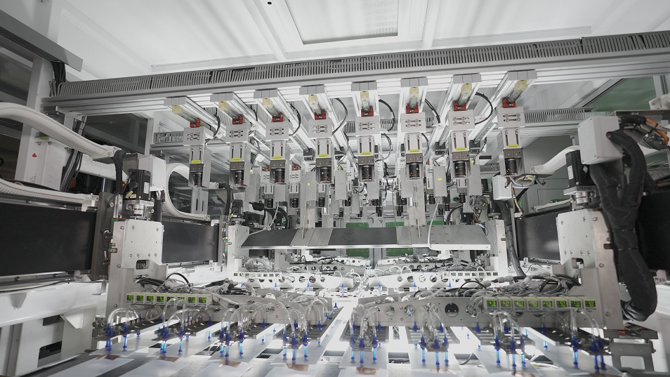 短刀+叠片,看蜂巢能源会“芯”一击!.png 短刀+叠片,看蜂巢能源会“芯”一击!.png