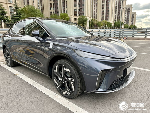 上汽集团2022年新能源汽车及海外市场销量双双破百万辆.jpg 上汽集团2022年新能源汽车及海外市场销量双双破百万辆.jpg