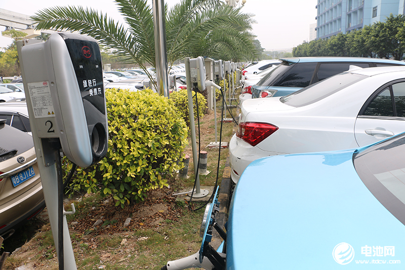 2022年全球新能源汽车销量达1082.4万辆 中国市场占比突破6成.jpg 2022年全球新能源汽车销量达1082.4万辆 中国市场占比突破6成.jpg