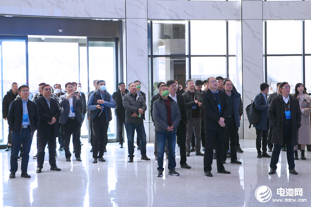 2023中国钠电池产业生态圈企业家峰会与会嘉宾参观浙江临海新能源企业.jpg 2023中国钠电池产业生态圈企业家峰会与会嘉宾参观浙江临海新能源企业.jpg