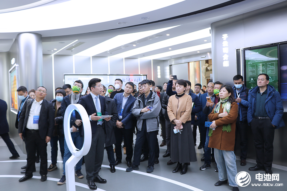 2023中国钠电池产业生态圈企业家峰会与会嘉宾参观浙江临海新能源企业.jpg 2023中国钠电池产业生态圈企业家峰会与会嘉宾参观浙江临海新能源企业.jpg