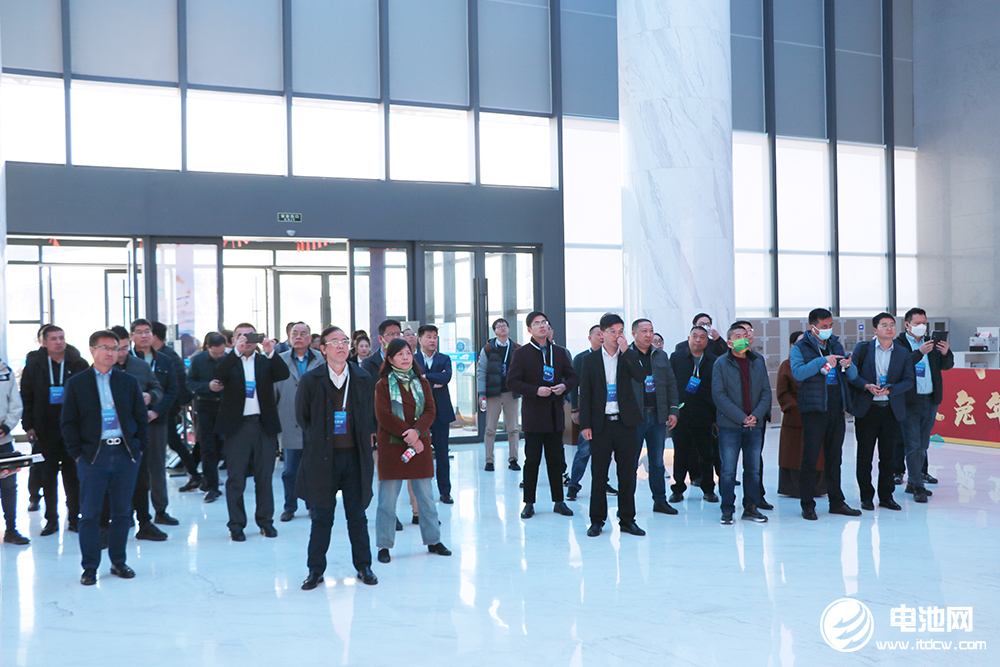 2023中国钠电池产业生态圈企业家峰会与会嘉宾参观浙江临海新能源企业.jpg 2023中国钠电池产业生态圈企业家峰会与会嘉宾参观浙江临海新能源企业.jpg