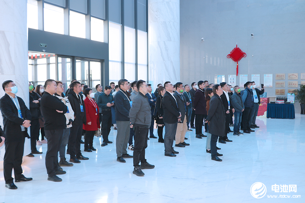 2023中国钠电池产业生态圈企业家峰会与会嘉宾参观浙江临海新能源企业.jpg 2023中国钠电池产业生态圈企业家峰会与会嘉宾参观浙江临海新能源企业.jpg