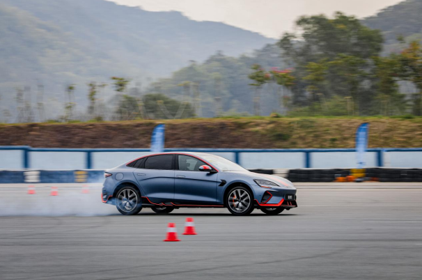 挖掘刀片电池潜力,看比亚迪CTB技术如何引领电动汽车新风向!.png 挖掘刀片电池潜力,看比亚迪CTB技术如何引领电动汽车新风向!.png