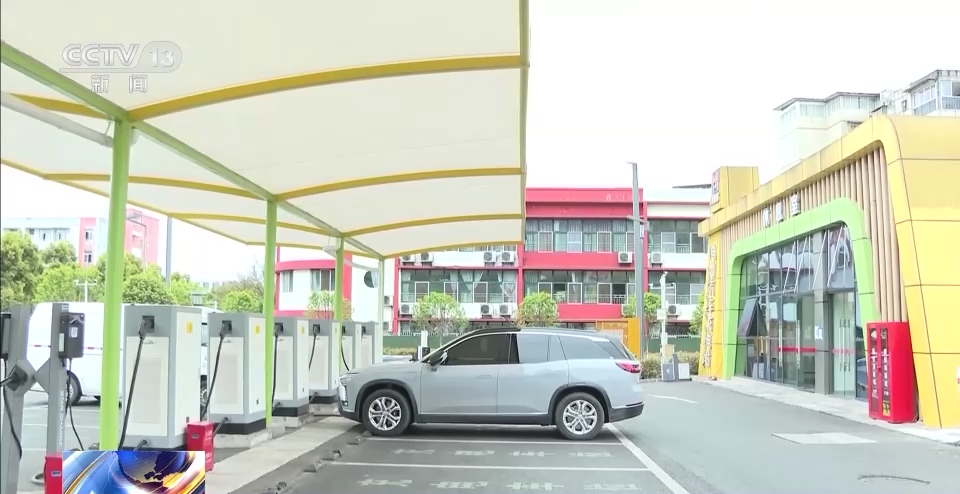 我国新能源汽车带动多产业快速发展 智能网联等领域迎来新赛道.png 我国新能源汽车带动多产业快速发展 智能网联等领域迎来新赛道.png