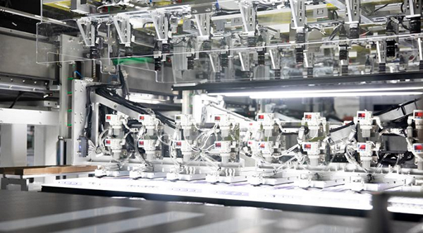 蜂巢能源将亮相2023年上海车展:全系品类创新“以变应变”.jpg 蜂巢能源将亮相2023年上海车展:全系品类创新“以变应变”.jpg