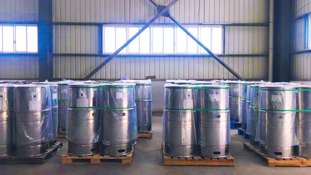 六氟磷酸锂价格下探至8万元/吨 跨界企业业绩已出现亏损.jpg 六氟磷酸锂价格下探至8万元/吨 跨界企业业绩已出现亏损.jpg