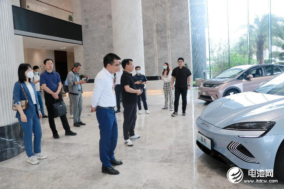 比亚迪连续十年稳居中国新能源车销冠 今年目标销售360万辆 比亚迪连续十年稳居中国新能源车销冠 今年目标销售360万辆