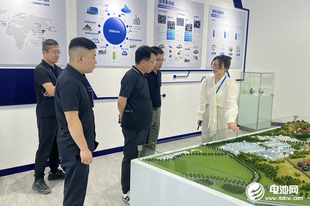 中关村新型电池技术创新联盟秘书长于清教一行参观考察中伟兴阳储能 中关村新型电池技术创新联盟秘书长于清教一行参观考察中伟兴阳储能