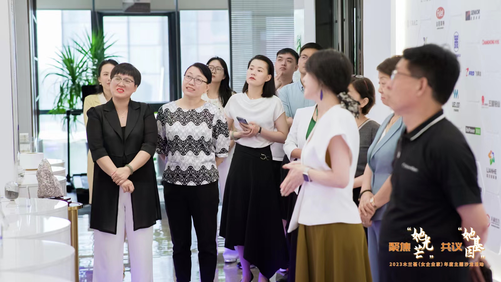 穿越周期,木兰铿锵,电池新能源赛道‘她光芒’闪耀 穿越周期,木兰铿锵,电池新能源赛道‘她光芒’闪耀