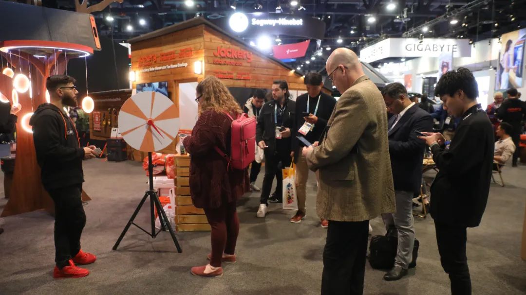 华宝新能携《时代周刊》获奖产品Jackery电小二光充火星机器人闪耀CES 2024 华宝新能携《时代周刊》获奖产品Jackery电小二光充火星机器人闪耀CES 2024