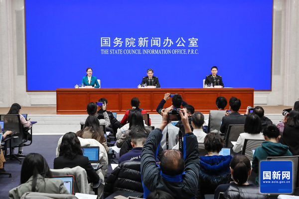 海关总署:2023年锂电池等“新三样”出口额首破万亿大关 海关总署:2023年锂电池等“新三样”出口额首破万亿大关