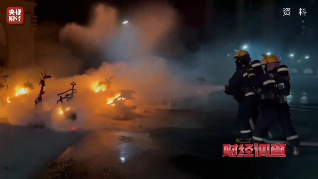 “三无”锂电池黑作坊竟藏身居民楼!央视记者调查现场突然起火 “三无”锂电池黑作坊竟藏身居民楼!央视记者调查现场突然起火