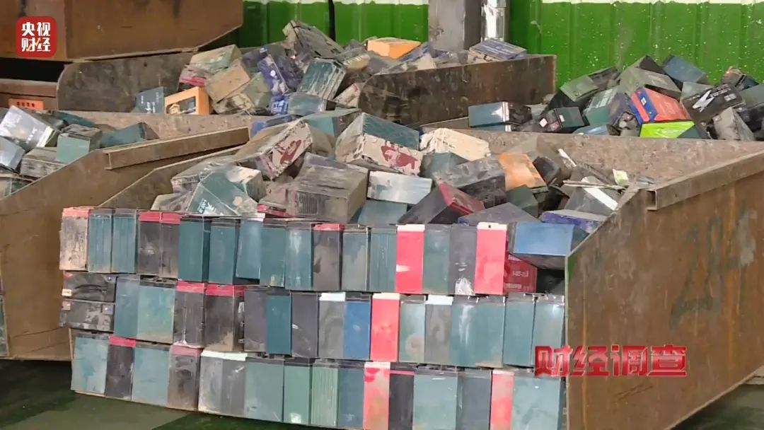 “三无”锂电池黑作坊竟藏身居民楼!央视记者调查现场突然起火 “三无”锂电池黑作坊竟藏身居民楼!央视记者调查现场突然起火