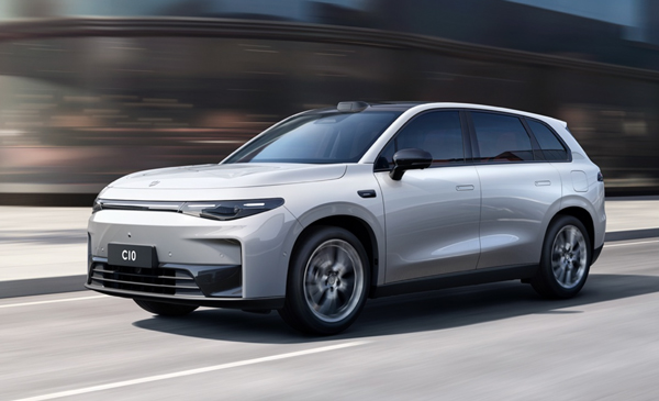 又一热门车型搭载 蜂巢能源短刀电池助力零跑C10焕新上市 又一热门车型搭载 蜂巢能源短刀电池助力零跑C10焕新上市