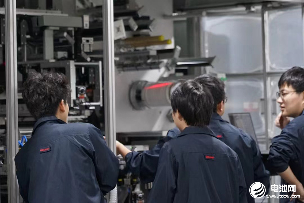 多片叠设备迭代发展 光大激光绿色革新打开智能制造新局面 多片叠设备迭代发展 光大激光绿色革新打开智能制造新局面