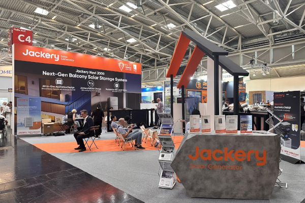 华宝新能DIY小型家庭绿电系统Jackery Navi 2000亮相Intersolar欧洲能源展 华宝新能DIY小型家庭绿电系统Jackery Navi 2000亮相Intersolar欧洲能源展