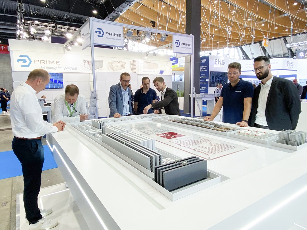 利元亨闪耀2024欧洲电池展 携固态电池核心装备等创新工艺亮相 利元亨闪耀2024欧洲电池展 携固态电池核心装备等创新工艺亮相