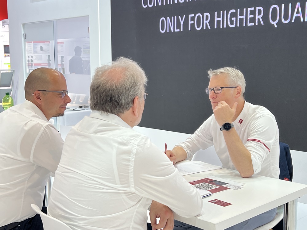 利元亨闪耀2024欧洲电池展 携固态电池核心装备等创新工艺亮相 利元亨闪耀2024欧洲电池展 携固态电池核心装备等创新工艺亮相