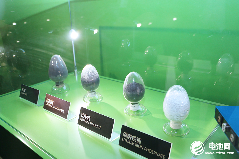 磷酸铁锂,正极材料,三元材料