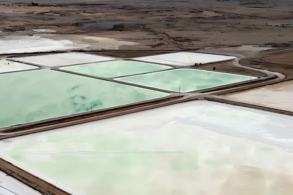 盐湖提锂 图/力拓集团 盐湖提锂 图/力拓集团