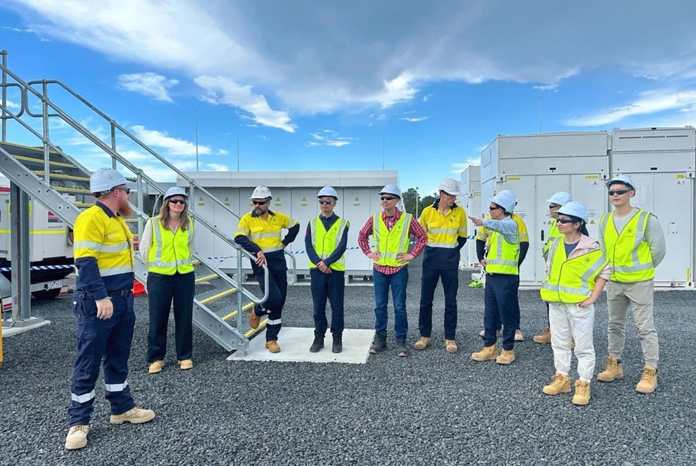 瑞浦兰钧董事长参观澳洲Waratah Super Battery Site,南半球最大储能项目,瑞浦兰钧为该项目核心电池供应商 图/瑞浦兰钧 瑞浦兰钧董事长参观澳洲Waratah Super Battery Site,南半球最大储能项目,瑞浦兰钧为该项目核心电池供应商 图/瑞浦兰钧