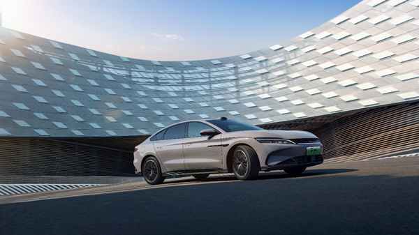 汉DM-i智驾版共推出5款车型,售价16.88万~22.58万元;汉EV智驾版共推出5款车型,售价17.98万~23.58万元,开创B+C级轿车全民智驾,加配不加价! 汉DM-i智驾版共推出5款车型,售价16.88万~22.58万元;汉EV智驾版共推出5款车型,售价17.98万~23.58万元,开创B+C级轿车全民智驾,加配不加价!