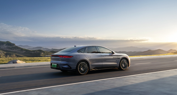 汉DM-i智驾版共推出5款车型,售价16.88万~22.58万元;汉EV智驾版共推出5款车型,售价17.98万~23.58万元,开创B+C级轿车全民智驾,加配不加价! 汉DM-i智驾版共推出5款车型,售价16.88万~22.58万元;汉EV智驾版共推出5款车型,售价17.98万~23.58万元,开创B+C级轿车全民智驾,加配不加价!