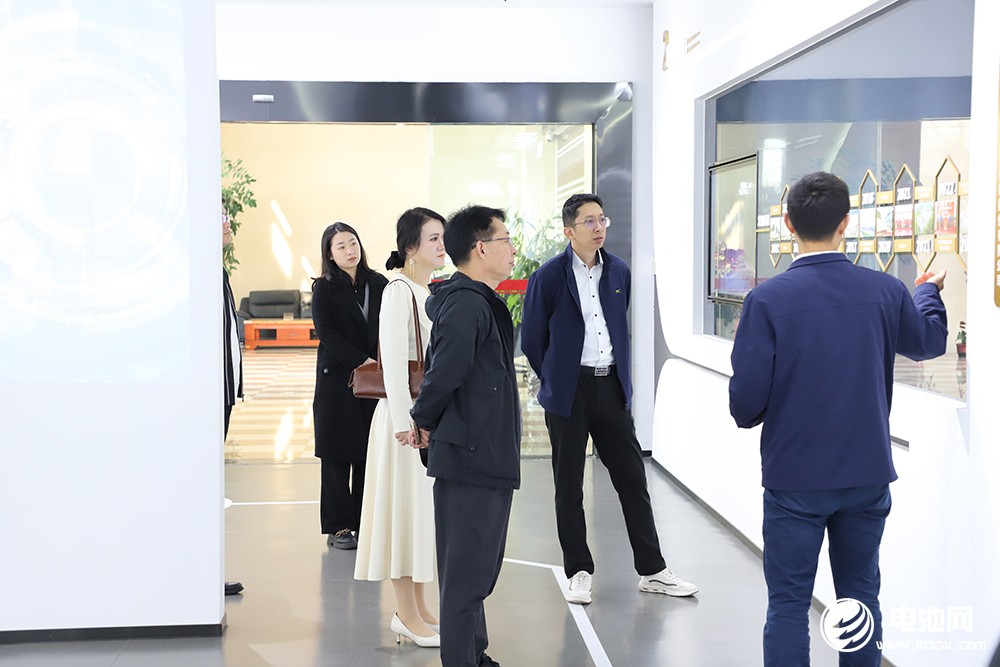 中国电池新能源产业链调研采访团一行参观考察厦钨新能 中国电池新能源产业链调研采访团一行参观考察厦钨新能