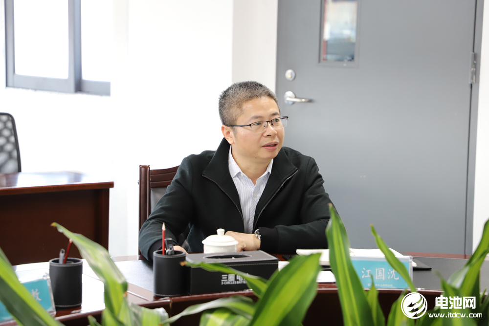 三圈电池党总支委员、副总经理江国沈 三圈电池党总支委员、副总经理江国沈