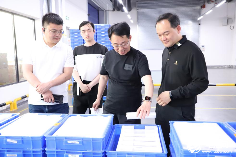 中国电池新能源产业链调研采访团(安徽站)一行到访华霆动力 中国电池新能源产业链调研采访团(安徽站)一行到访华霆动力