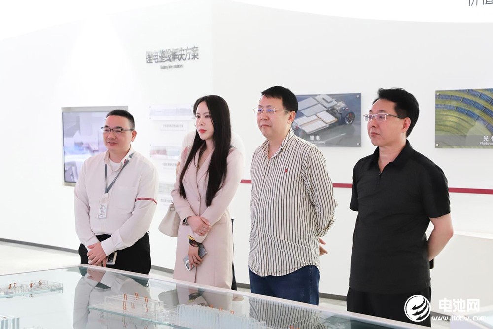 中国电池新能源产业链调研采访团(广东站)一行到访利元亨 中国电池新能源产业链调研采访团(广东站)一行到访利元亨