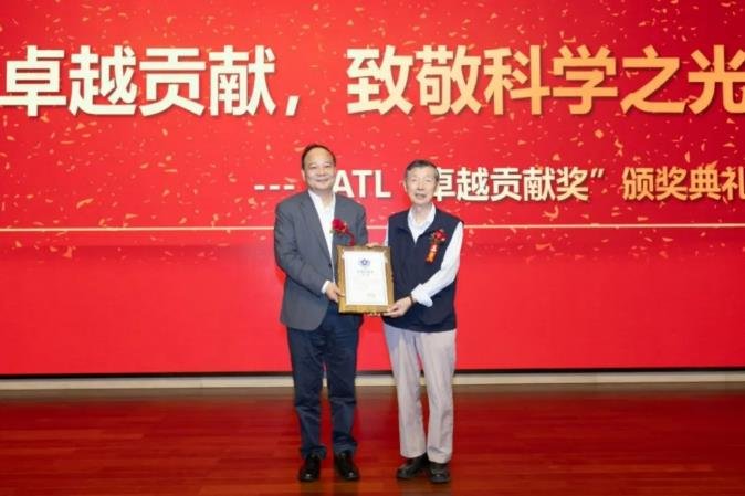 中国锂电池之父 中国锂电池之父