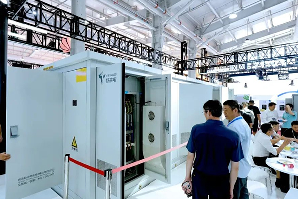 特来电高低压一体化群充电系统亮相北京充换电展