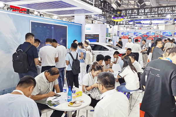 特来电高低压一体化群充电系统亮相北京充换电展