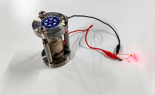 氢负离子原型电池 图片来源:中国科学院大连化学物理研究所 氢负离子原型电池 图片来源:中国科学院大连化学物理研究所