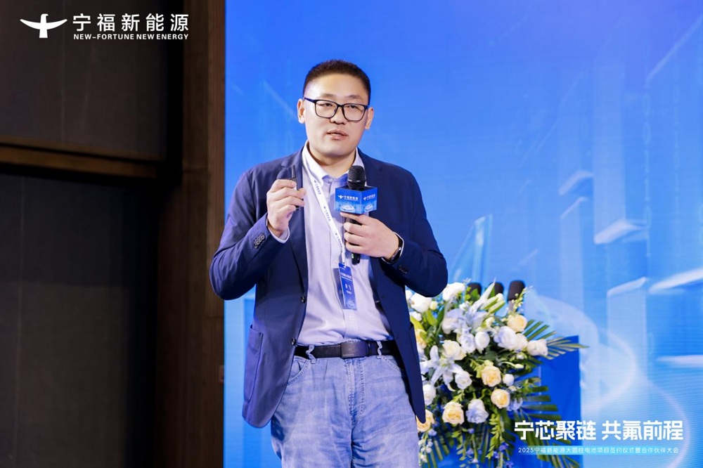 新一代全极耳“氟芯”大圆柱电池系列产品发布 打造动力电池性价比之王 新一代全极耳“氟芯”大圆柱电池系列产品发布 打造动力电池性价比之王